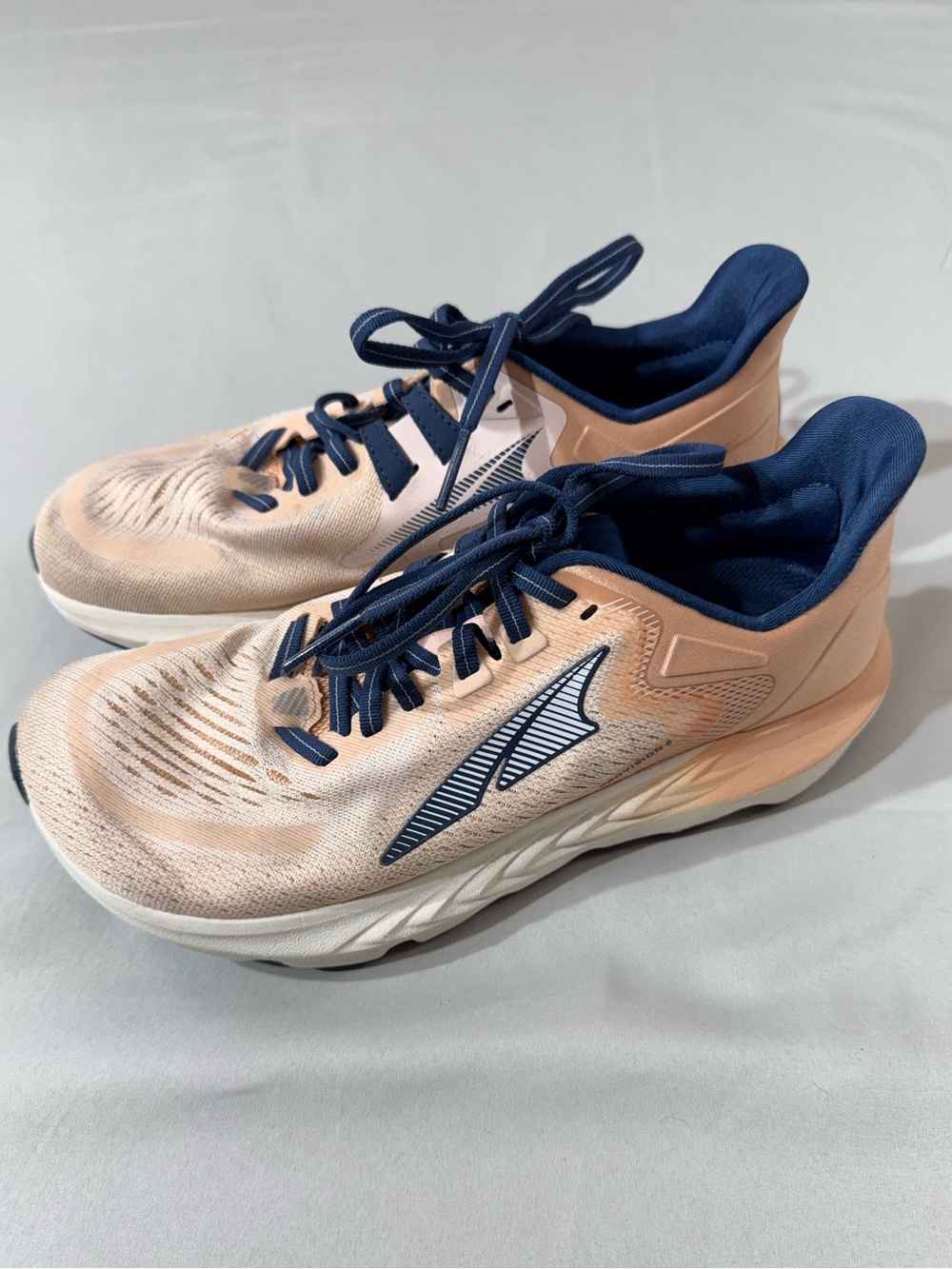 Altra Provision 6 running shoes dusty pink/navy blue size 8